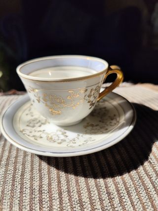 vajilla porcelana antiguo dorado, blanca y azul