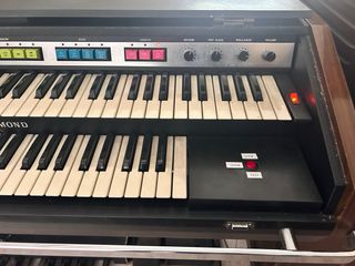 organo Hammond B200 con Leslie hammond 710