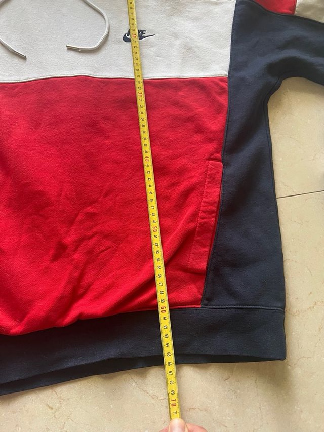 Sudadera Nike multicolor.