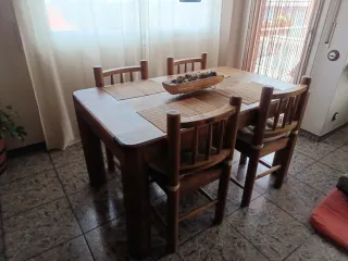 Mesa + 4 sillas madera maciza
