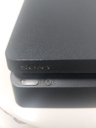 PS4 (PlayStation 4) Slim