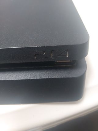 PS4 (PlayStation 4) Slim