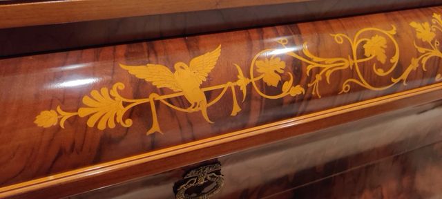 Cómoda antigua de madera