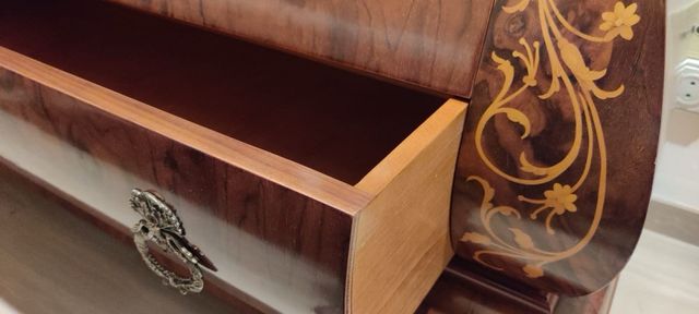 Cómoda antigua de madera