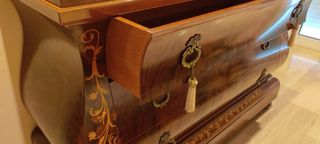 Cómoda antigua de madera