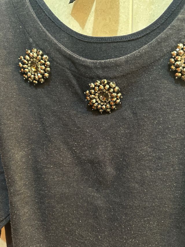 Maglia blu applicazioni gioiello