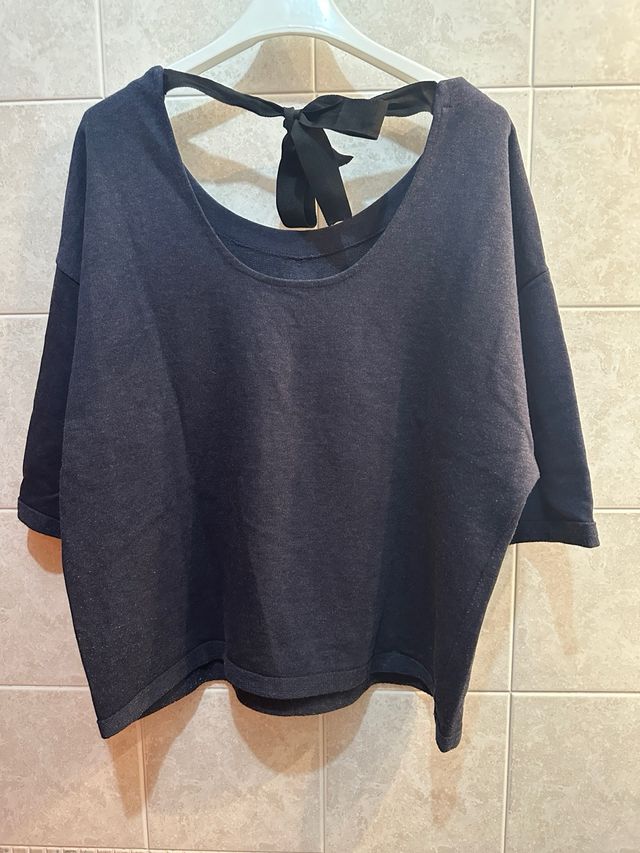 Maglia blu applicazioni gioiello