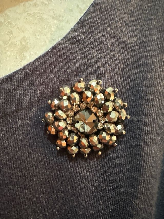 Maglia blu applicazioni gioiello