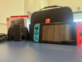 Nintendo Switch V1 - Azul/Rojo Con todos los juego