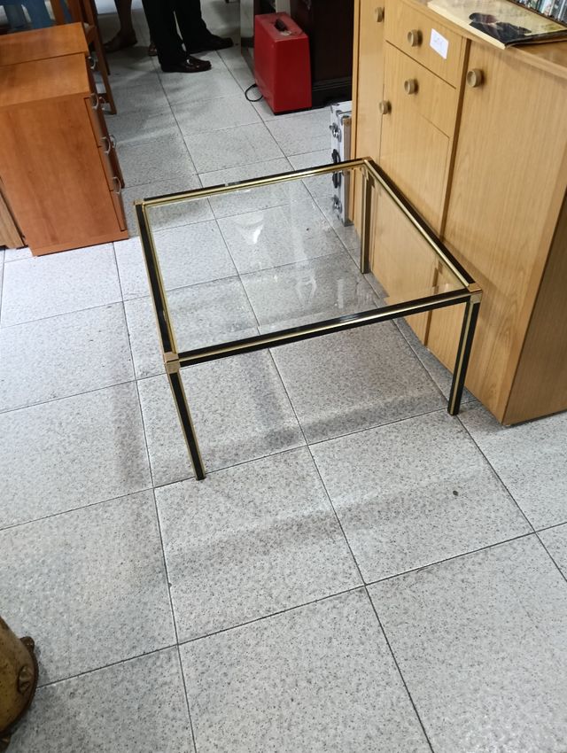 Mesa centro cristal y metal negro