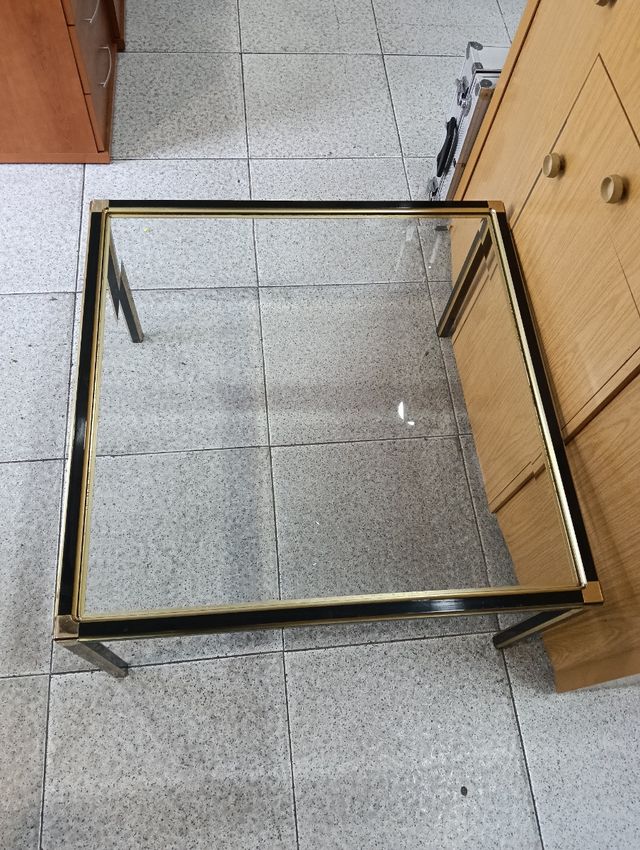 Mesa centro cristal y metal negro