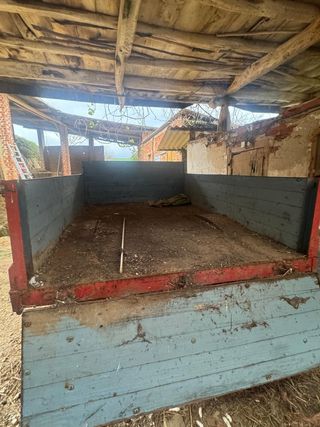 Remolque agrícola antiguo con tracción para same