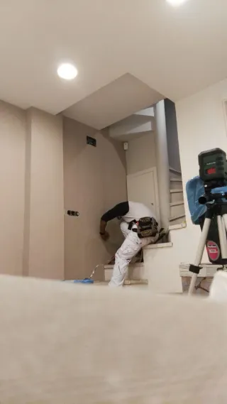 Instalación moquetas y papel pintado tnt etc