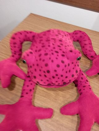 Peluche  rosso a forma di rana