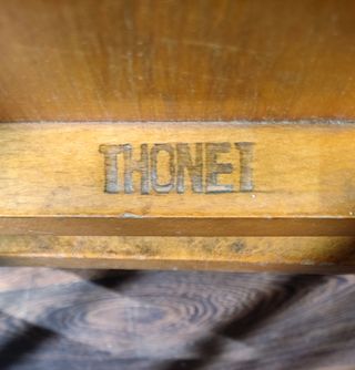 Sillas THONET plegables modelo B751.