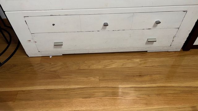 Cajonera blanca de madera