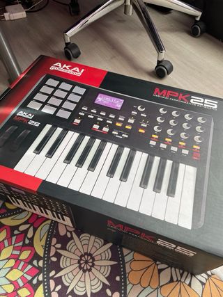 Teclado Akai MPK25