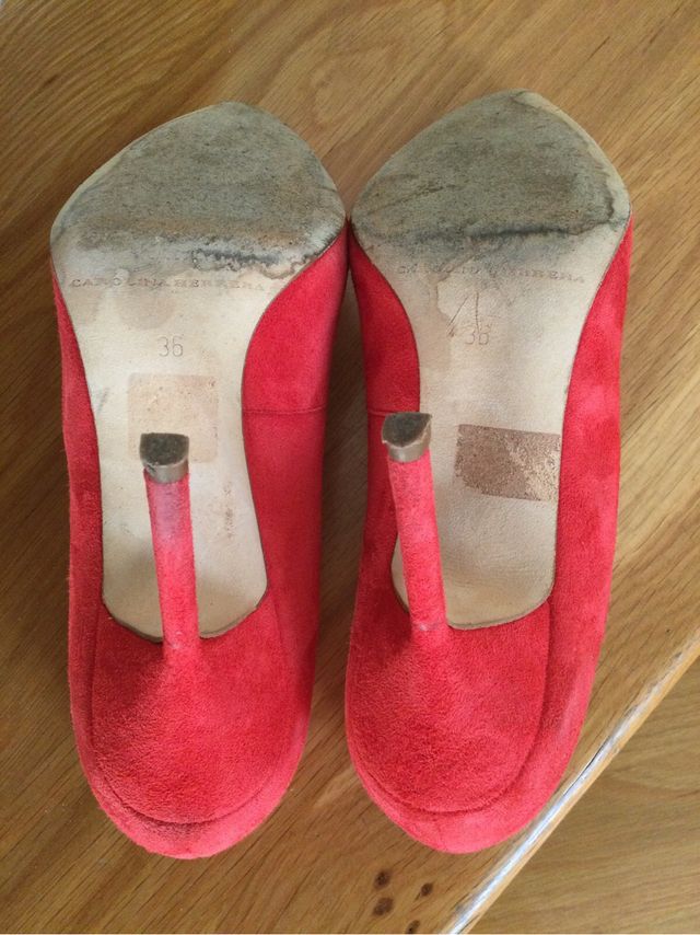 Zapato salón en ante rojo