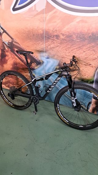 Bicicleta MTB carbono Canyon