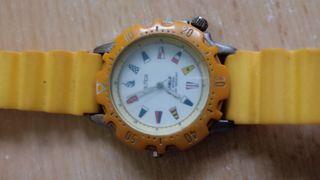 Reloj Náutica amarillo vintage