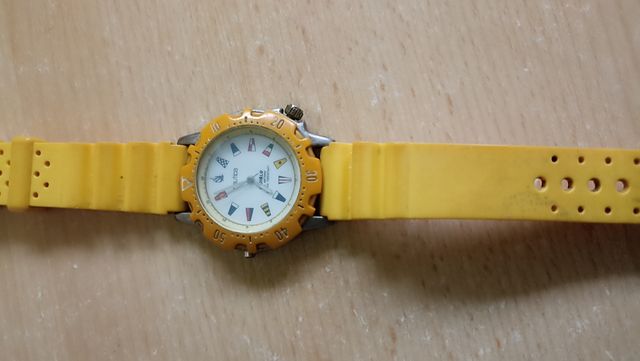 Reloj Náutica amarillo vintage