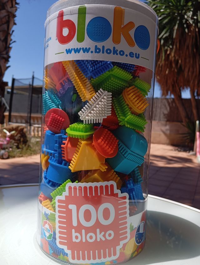 Lote de muchos juegos de construcción para niños