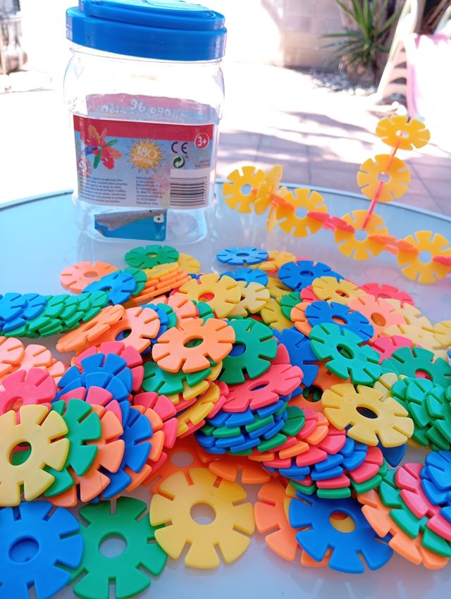 Lote de muchos juegos de construcción para niños