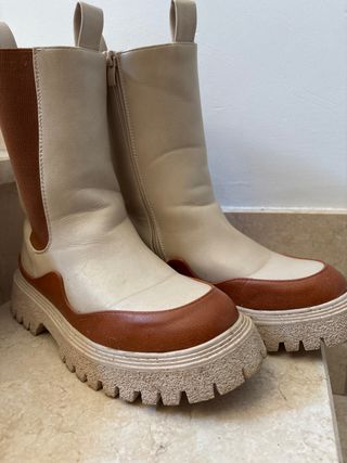 Stivali beige e marrone