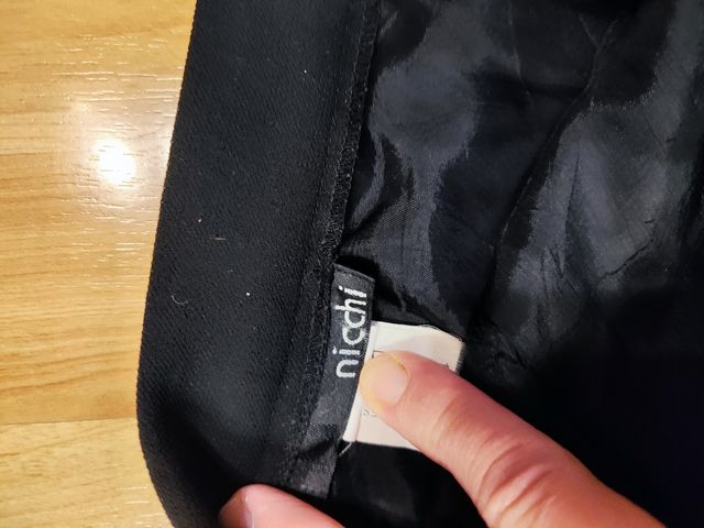 Falda negra Nicchi bordada