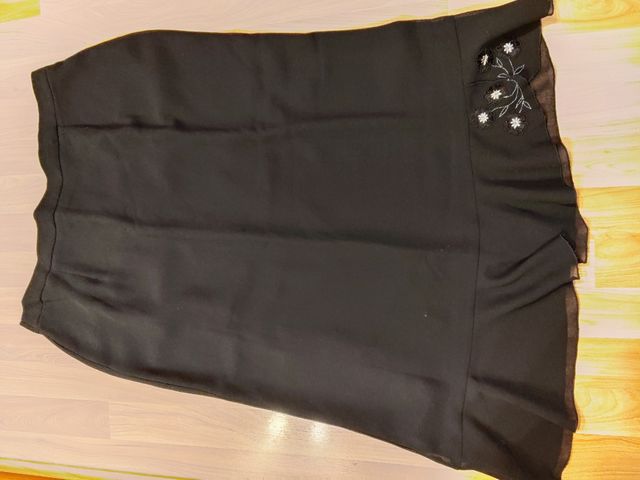 Falda negra Nicchi bordada