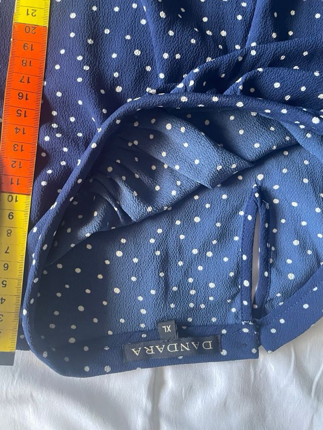 Blusa Dandara azul lunares blancos