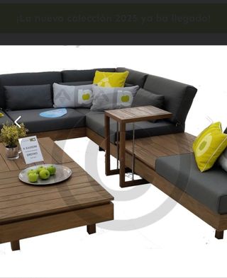 Mesa auxiliar de madera marrón