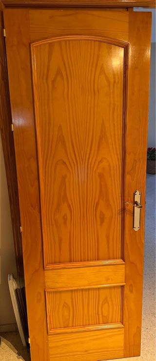 Puerta madera maciza