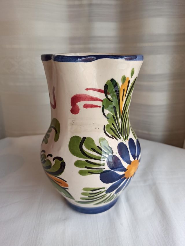 Caraffa in ceramica blu e bianca