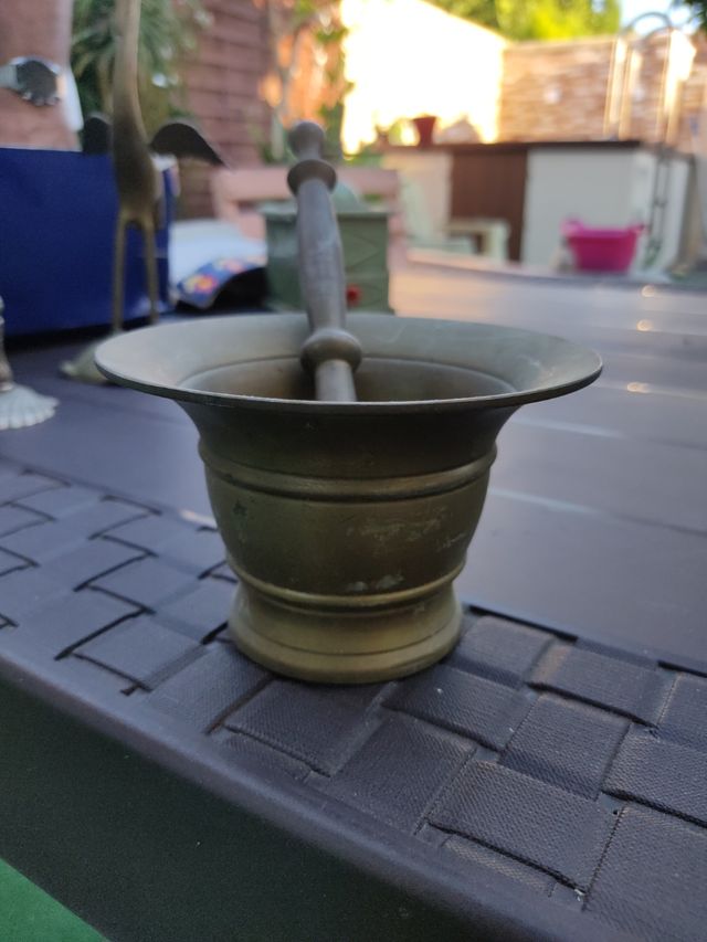 Mortero y candelero antiguos de latón