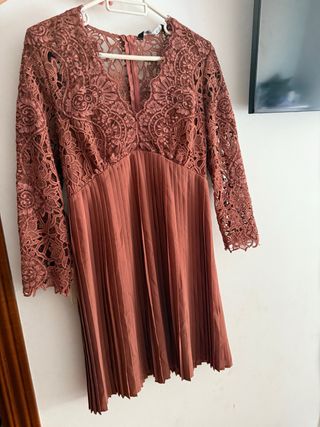 Vestido Zara marrón plisado