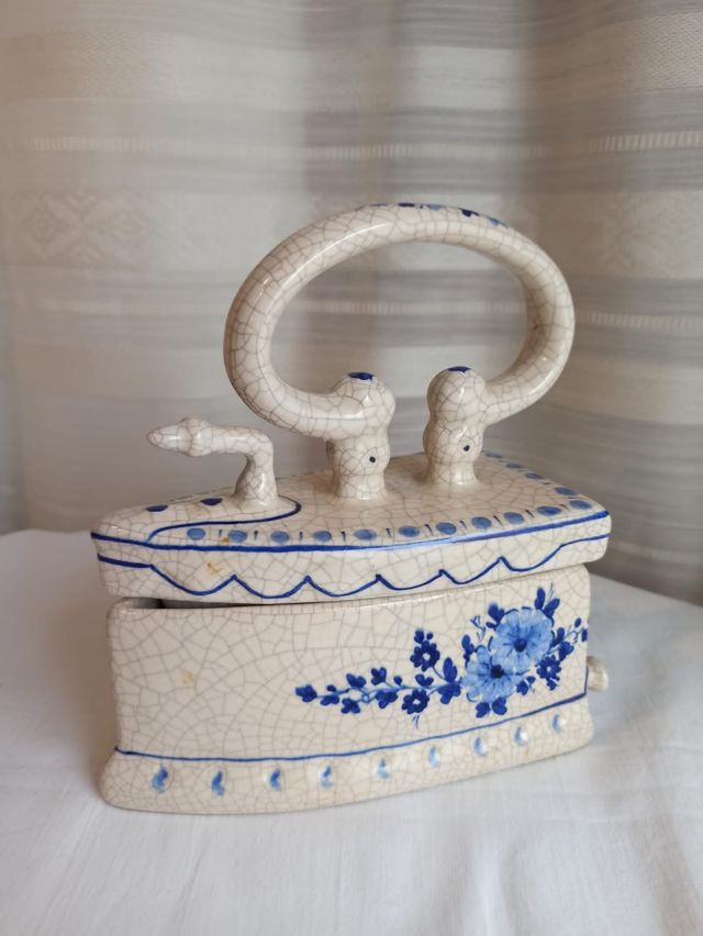 Scatola vintage in ferro ceramico blu-bianco