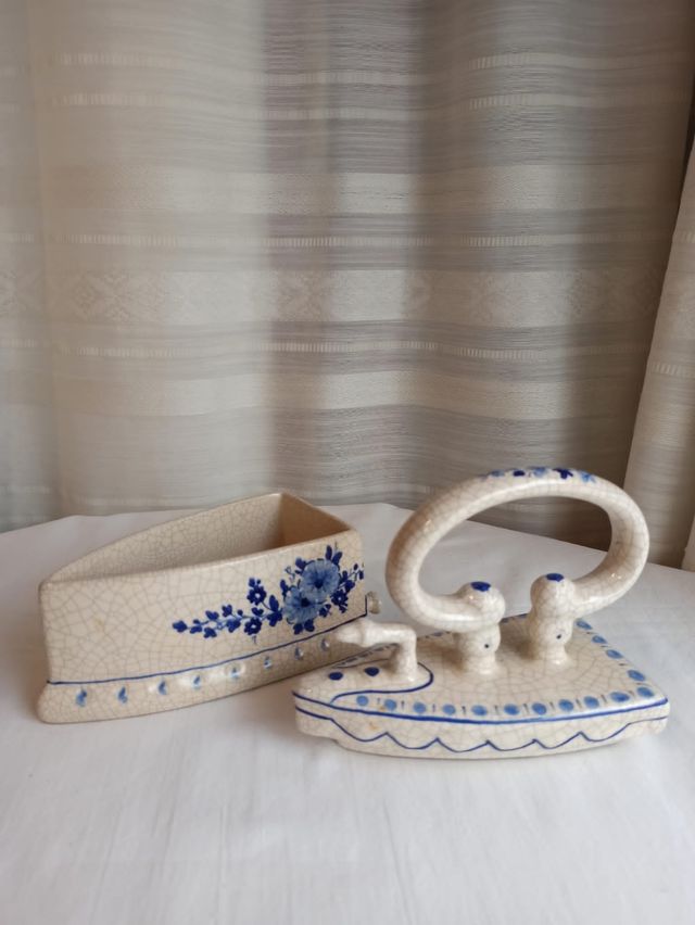 Scatola vintage in ferro ceramico blu-bianco