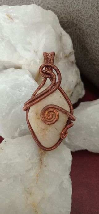 Colgante cuarzo natural engarce artesanal