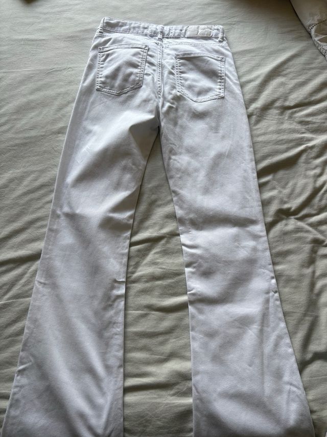 Vaqueros Zara blancos acampanados