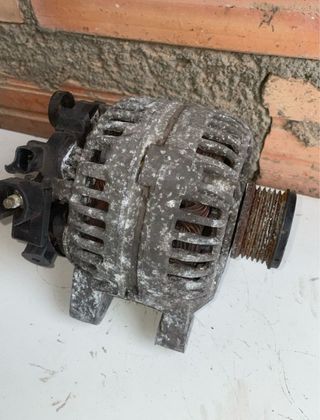 Alternador Peugeot 308 usado