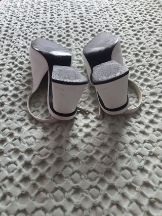Tacones Zara blancos destalonados