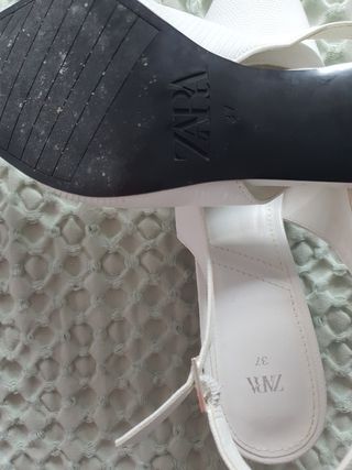 Tacones Zara blancos destalonados