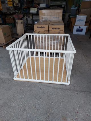 Parque infantil bebé blanco