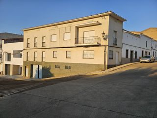 Se vende edificio entero cochera 1 ,2 y buhardilla