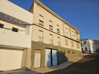 Se vende edificio entero cochera 1 ,2 y buhardilla