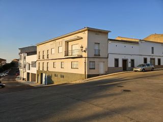 Se vende edificio entero cochera 1 ,2 y buhardilla