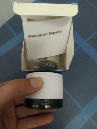 Altavoces portátiles Bluetooth y con cable