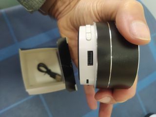 Altavoces portátiles Bluetooth y con cable