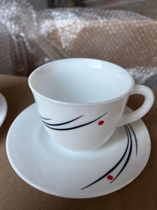 Juego de café - 4 tazas y 3 platos